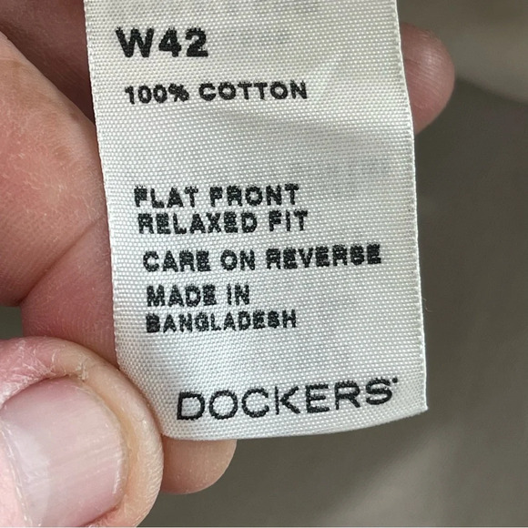 NWT Dockers Flat Front Relax Fit  Kaki Shorts - Picture 9 of 11